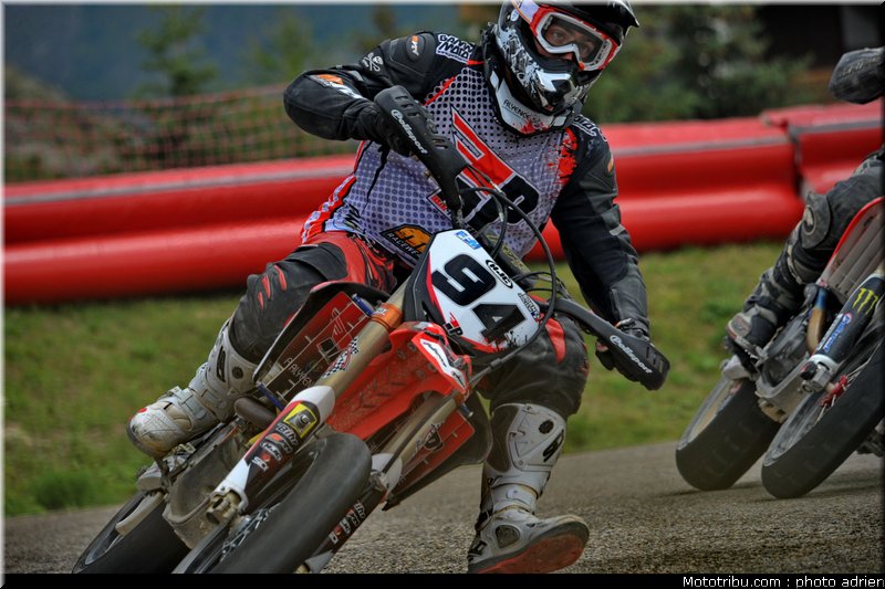 supermotard_borne_001_alp_huez_2011