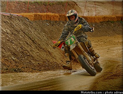 supermotard_berthoux_l_004_alp_huez_2011.JPG