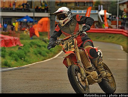 supermotard_bonnet_001_alp_huez_2011.JPG