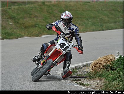 supermotard_bonnet_001_alp_huez_2011.JPG