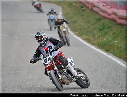 supermotard_borne_001_alp_huez_2011.JPG