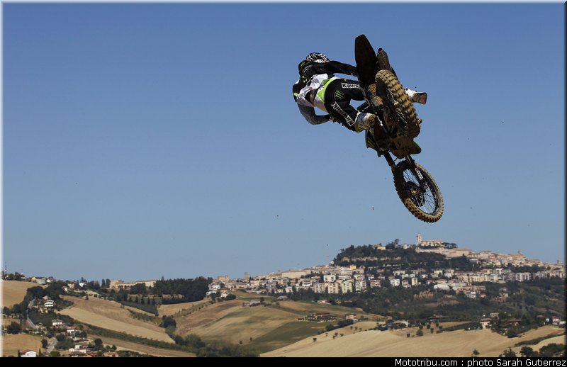 cross_team_kawasaki_cls_anstie_05_italie_fermo_2011
