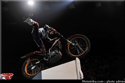 fujinami_12_trial_indoor_marseille_2010.JPG