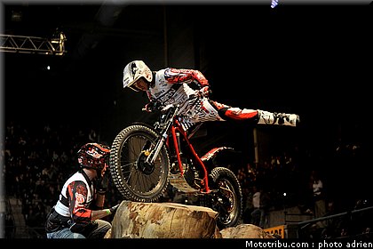 gubian_17_trial_indoor_marseille_2010.JPG