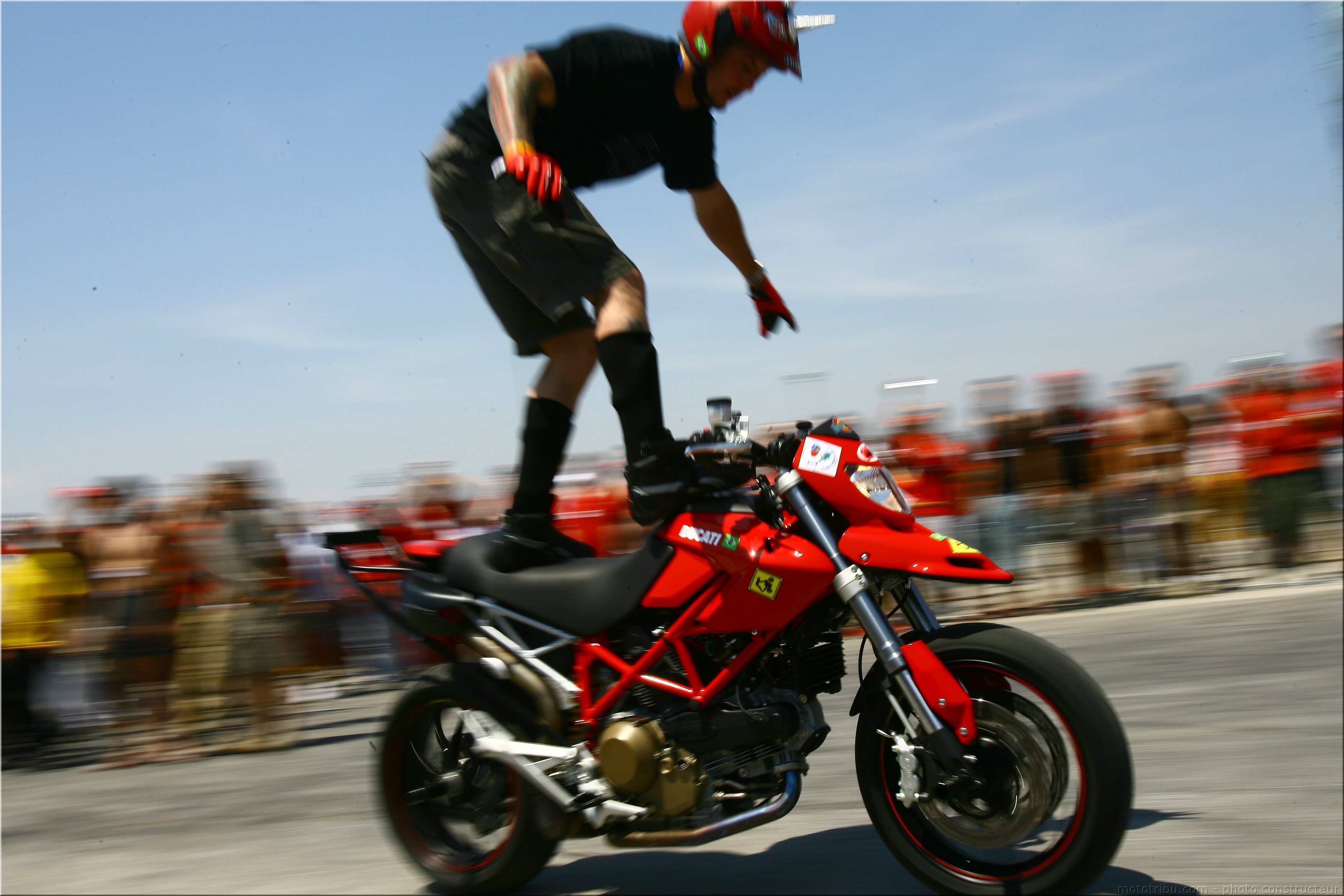 MOTO 